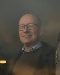 STJÓRIN 30 ÁRA STARVSDAG Í dag fagna vit 30 ára starvsdagin hjá stjóra  okkara, Leivi Holm, ið tók dirigentstavin 22. august í 1994. Hetta var í  niðurgangstíðum, og fleiri fyritøkur høvdu tað