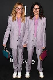 Julia roberts is apparently unaware of this rule because according to the good wife star julianna margulies, roberts can be exceedingly rude to waitstaff. Julia Roberts And Her Stylist Elizabeth Stewart Wore Matching Givenchy Suits To A Fashion Party