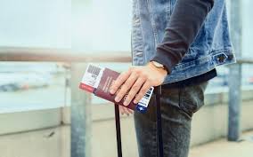 Este considerat fals si uz de fals daca cineva se erijeaza in alticineva si scrie o declaratie, pe care o si semneaza cu numele respectivului 323. 10 Romani È™i 5 CetÄƒÈ›eni StrÄƒini PrinÈ™i Pe Aeroportul Sibiu Cu Documente False Legate De Covid S Au Intocmit Dosare De Uz De Fals È™i Complicitate La Fals Material In Inscrisuri Oficiale