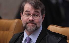 Resultado de imagem para Uma revista afirmou que o ministro do Supremo Dias Toffoli recebe uma mesada de 100 mil reais da sua mulher
