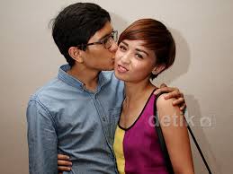 Joanna alexandra memutuskan menikah dengan suaminya, raditya oloan panggabean di usia namun kini kondisi anak keempat joanna alexandra dan raditya oloan sudah lebih membaik dan. Muah Suami Kecup Mesra Joanna Alexandra