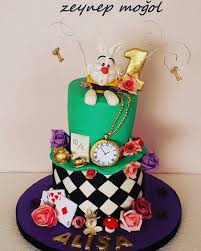 Alice Harikalar Diyarinda Pastasi Alice In Wonderland Cake Alice Harikalar Diyarinda Harikalar Diyari Dogum Gunu