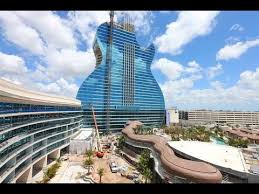 Al menos 51 personas se encuentran desaparecidas después del derrumbe parcial de un edificio de doce pisos en surfside, en miami beach. Hard Rock Estrena Un Hotel En Florida En Forma De Guitarra Youtube