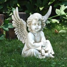Ein Engel Fur Den Garten Finden Sie Gunstige Skulpturen Bei Ebay Engelstatuen Engel Skulptur Gartenengel