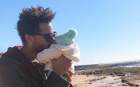Lonô, o bebé de apenas um ano, esteve a gritar durante cerca de 45 minutos, revela rita pereira. Guillaume Lalung Protagoniza Momento Divertido Com O Filho Namorado De Rita Pereira E Bebe Em Versao Guerra Dos Tronos Video Vip Pt