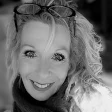 Happy heavenly birthday to the best Red B!tch ever. Share your forever dog  in the comments! #zippernosedoberman #rubythezippernosedoberman #doberman  #dobermann #rubydooby_do #dogsofinstagram #showdogs