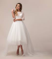 Ohne zweifel, lange klassische brautkleider mit schleppe sind noch immer der traum der meisten bräute. Kurzes Brautkleid Standesamtkleid Mit Schleppe Kleiderfreuden
