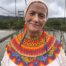 Lorena Rosas's Instagram, Twitter & Facebook