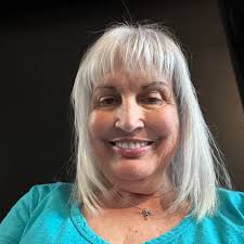 Okay Owensboro, I NEED HELP!! I'm looking for a good hair stylist 💇🏻‍♀️✂️  references and photos of their work is a plus!!! . . . GO!!!! 👇🏼