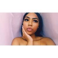 Ashleigh Warren's Instagram, Twitter & Facebook