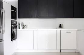 Küchenoberschränke sind ausgesprochen praktisch, weil sie eine fülle an utensilien wie teller und gläser, salz und gewürze. Kuche In Schwarz Weiss Von Jennifer Und Ihrem Blog Amerrymishapblog Wohnkonfetti