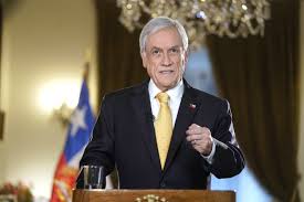 El presidente piñera escucha algunas personas, son pocas, y una de las personas que escucha es a cristián larroulet. Sigue Controversia Por Entrevista De Pinera A Cnn Revista Velvet