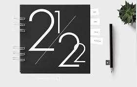 So the first thing you are going to do is make sure that your hyperlink panel is opened in the studio. Free Digital Hyperlinked Daily And Weekly Planner 2021 2022