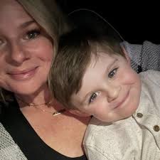 Wishing a very happy 32nd Opry anniversary to Emmylou Harris today! 🎈