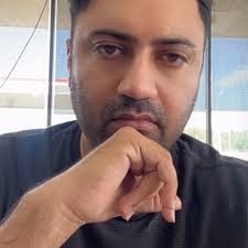 📸 Image Caption 🌊⚡ The legendary Bruce Lee in three powerful moments: 1️⃣  Leaning back with incredible flexibility — a true master of body control.  💪🔥 2️⃣ Training