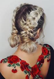 To offer you a bit of inspo, we've scoured the web to find the prettiest easy updos that work well with long hair. 10 Easy Updos For People With Long Hair Society19