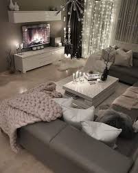 Loving This Grey Modern And Cozy Living Room Decor Livingroom Decor Wohnzimmer Dekor Wohnzimmer Gemutlich Wohnzimmer Ideen Wohnung