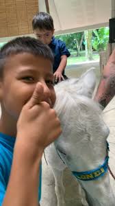 Emma Escobar es parte de nuestra familia en la Fundación Tejiendo Alas.  Ella representa la alegría y el entusiasmo que impulsan nuestro trabajo  diario, es un ejemplo del amor y la esperanza