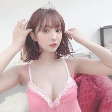 13 hours ago · 三上悠亞從偶像女團轉戰av界後，因擁有一張天使臉孔和豐滿好身材，累積大批死忠粉絲支持，甚至被外界封為「國民av天后」，而時常透過社群媒體和網友互動的她，也在近日透過微博分享穿著「深v漢服」的影片，引發不少討論。除此之外，三上悠亞的影片中，時常出現一名長相斯文帥氣的男子. ä¸‰ä¸Šæ‚ äºž é¦–é¡µ Facebook