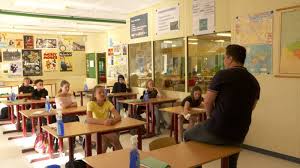 Middelbare scholen gaan weer open en heel misschien gaat dat ook gelden voor het middelbaar beroepsonderwijs (mbo). De Middelbare Scholen Zijn Weer Open Nos Jeugdjournaal