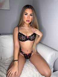 Samantra (Instagram) - Free nude pics, galleries & more at Babepedia