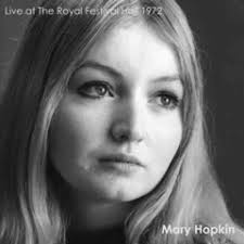 Performance: Aderyn Pur by Mary Hopkin
