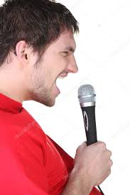 Profil seorang pria bernyanyi ke mikrofon — Foto Stok © photography33  #11848358