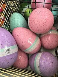 Due to the fact that our christmas decorations article met with a vast interest from our audience (you can find it here 2. Easy And Quick Easter Topiary For Front Door Easter Topiary Easter Diy Easter Eggs