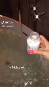 A água auxilia no processo de sono, fazendo com que a rotina fique mais tranquila;; 44 Ideias De Rotina De Banho Em 2021 Rotina De Banho Rotinas De Beleza Cuidados Com O Corpo