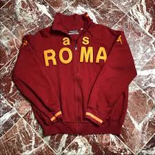 Get the latest as roma news, scores, stats, standings, rumors, and more from espn. Mesnica Probudi Se Tecnost As Roma Kappa Jacket Evanmathieson Net