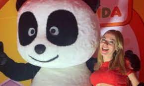 Para este evento, a psicóloga arriscou num vestido curto vermelho, que evidencia as generosas curvas e deixa à mostra a barriga. Joana Amaral Dias Arrasou Com Os Trapinhos Que Levou A Festa Dioguinho Blog