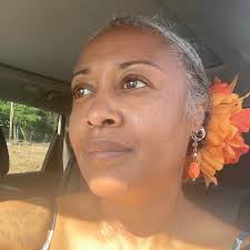 People who go down from the heart are not visible even if they are standing  in front "