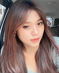 Erika Khan's Instagram, Twitter & Facebook