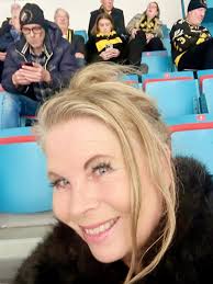 Var på min första AIK match på hovet igen sen många år i lördags…Lite  magiskt men det AIK nu gör är fasen ren magi! Vinst ikväll igen! Go go go  🖤💛💪 #aikhockey