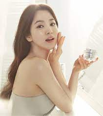 Song Hye Kyo Updates Instagram With New Glowing Laneige Cf Shot A Koala S Playground Song Hye Kyo Laneige Beauty