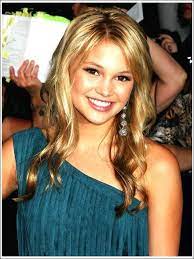 Susse Lange Gewellte Frisur Fur Madchen Olivia Holts Frisuren Beste Frisuren Lange Gewellte Frisuren Coole Frisuren Madchen Frisuren
