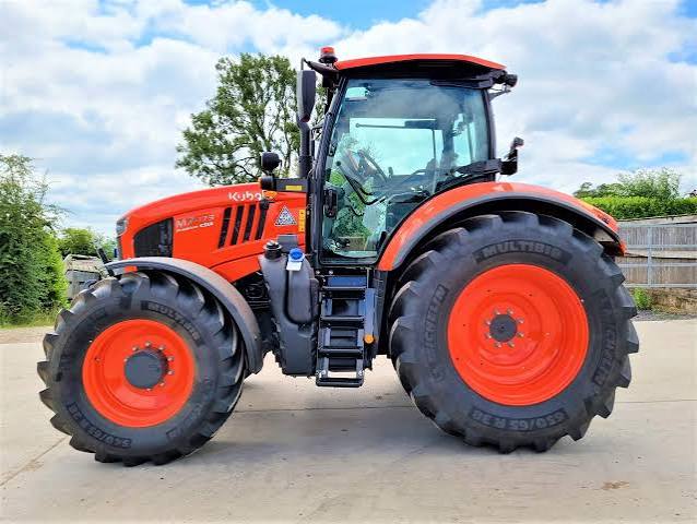 Kubota M7173 Tractor