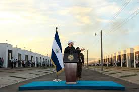 El presidente de el salvador, nayib bukele, endureció sus reproches a la prensa y organismos humanitarios y generó el temor de mayores choques en la campaña hacia las elecciones legislativas. Nayib Bukele Entrega Viviendas A Familias Afectadas Por Tormentas