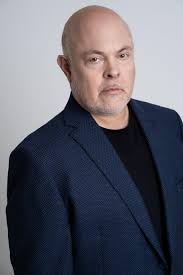 Bennett Roberts's Instagram, Twitter & Facebook