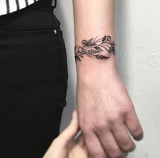 Image Result For Cascading Flower Wrist Band Tattoo Tatuirovka Braslet Tatu S Izobrazheniem Kolibri Tatuirovki