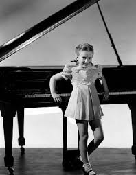 35 Rare And Cute Photos Of Child Star Natalie Wood In The 1940s Natalie Wood Photo On Wood Movie Stars