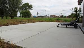 megategels in beton geven een industriele en strakke look en zijn ideaal als terras en oprit terras patio terrassen