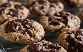 Galletas con chispas de chocolate ingredientes:400g harina 210g azúcar mascabado 210g azúcar refinada 4g polvo para hornear 3g sal10g vainilla100g huevo a te. Receta De Galletas Con Chispas De Chocolate Rica Cocinadelirante