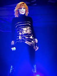 Le site dailymylene.com a concocté une petite analyse fort bienvenue à un jour des concerts concernant le second teaser de. Mylene Farmer Concert Du 12 Juin 2019 A Paris La Defense Arena Mylene Net