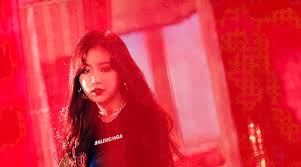 The package is a boxed set of stereographs with a viewer included. Gidle Soojin Hann Gidle G I Dle 2020