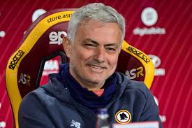 Am sonntag folgte das emotionale topspiel in der liga gegen neapel. Mourinho Previews Spezia Match I Am Very Happy To Be At Roma To Be Leading A Very Different Project To The Others I Have Had In My Career Chiesa Di Totti