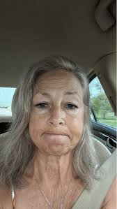 She went through multiple cuts over the last couple of months. First long  to bob Than bob to pixiecut Than an even shorter hairstyle! #fblifestyle