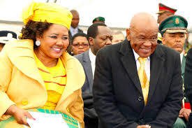 Vous serez alerté(e) par courriel dès que la page « nom d'usage : La Femme Du Premier Ministre Du Lesotho Accusee Du Meurtre De Sa Premiere Epouse