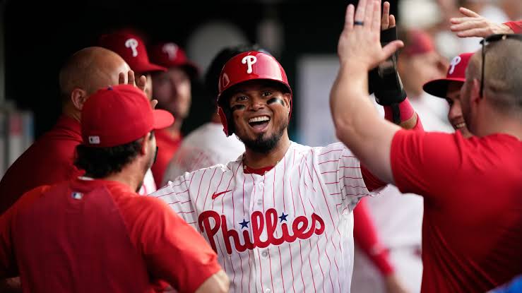 Luis Arraez gets standing O in Phillies debut: 'That was beautiful' - 6abc  Philadelphia