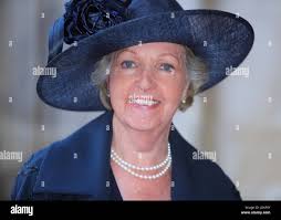 Penelope keith immagini e fotografie stock ad alta risoluzione